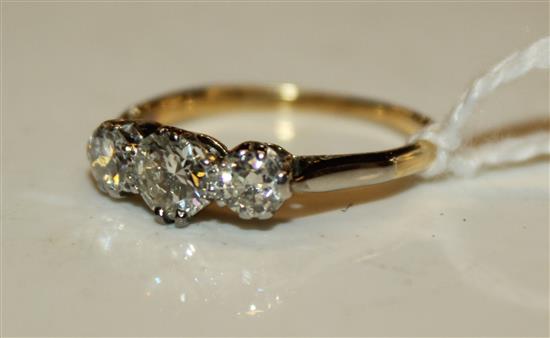 Three-stone diamond ring, yellow gold setting